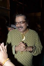 Hariharan at Abhijeet_s durga celebrations in Andheri, Mumbai on 23rd Oct 2012 (14).JPG